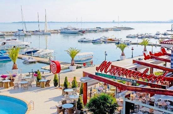 Dolce Vita Sea View Apartment Sveti Vlas Ngoại thất bức ảnh